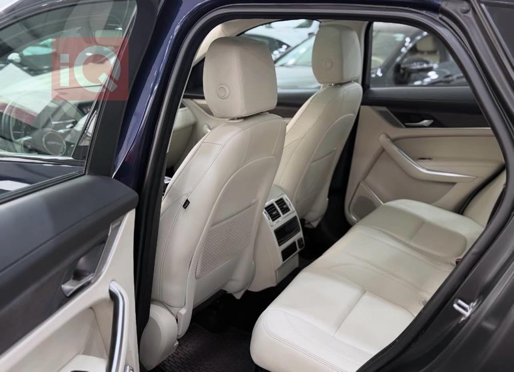 جاكوار إف-بيس